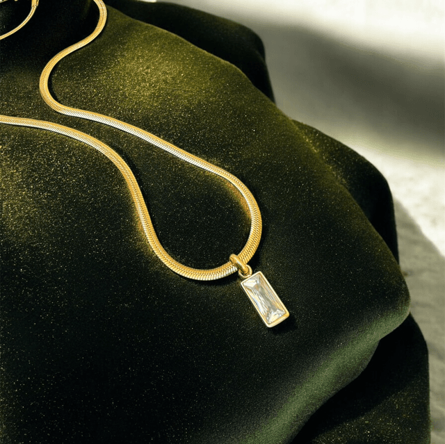Collier “Élena” – Chaîne en Acier Inoxydable &amp; Pendentif Géométrique Plaqué Or 18K
